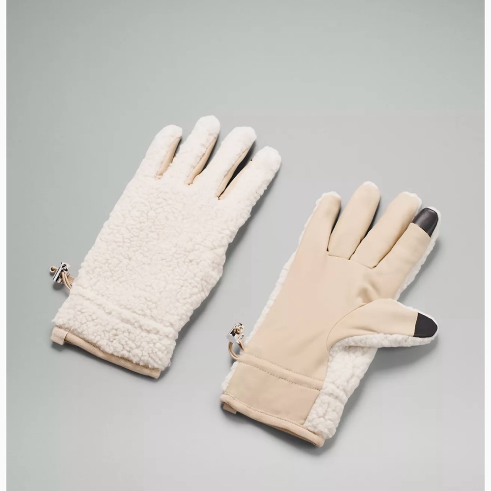 Lululemon Women's Textured Fleece
Gloves M/L